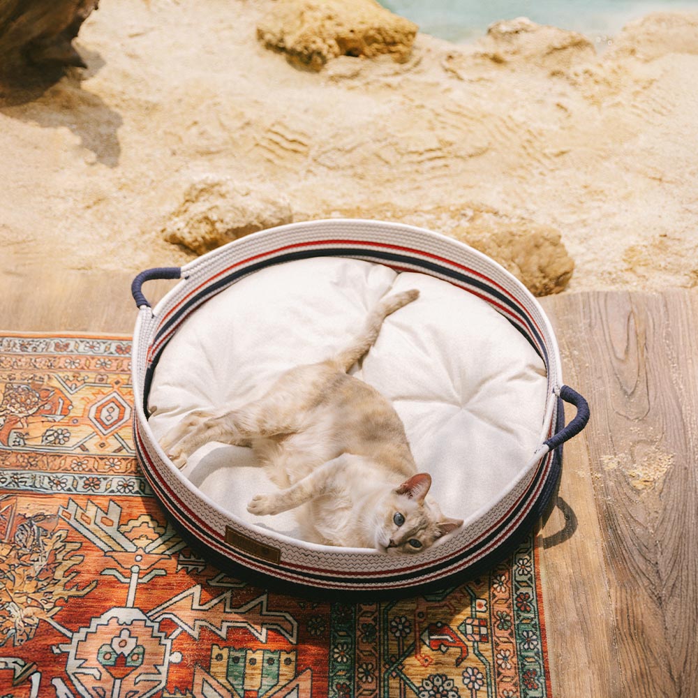 Cama para mascotas calmante de rayas a mano - nido atemporal