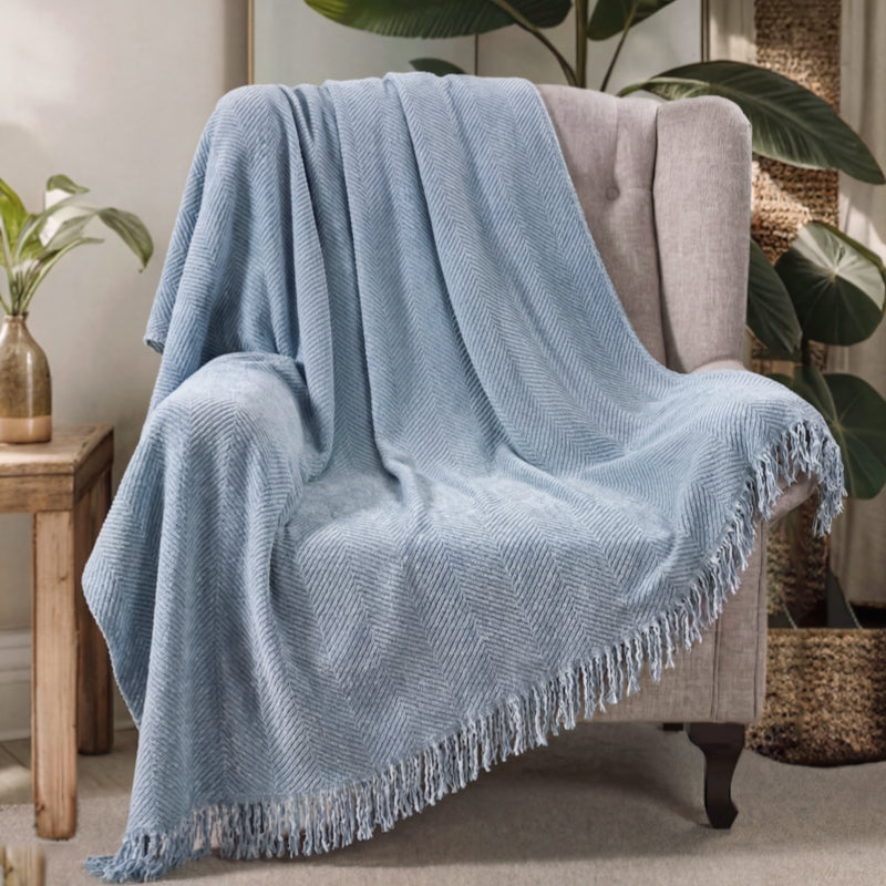 Couverture en chenille à chevrons et pompon pour canapé