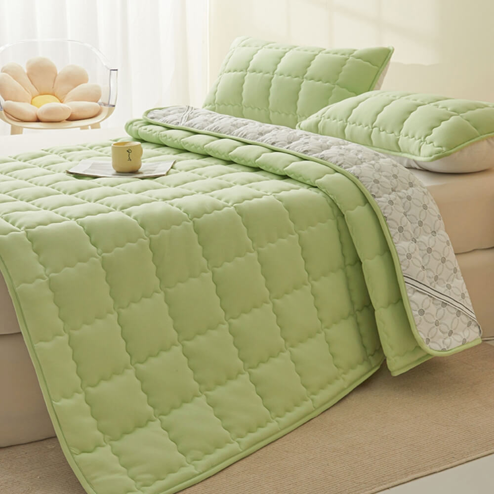 All-Seasons Breathable Quilted Non-Slip Mattress Topper