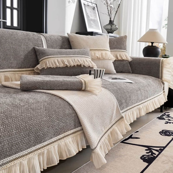 Klassischer, ganzjährig verschleißfester Chenille-Couchbezug mit Spitzenbesatz