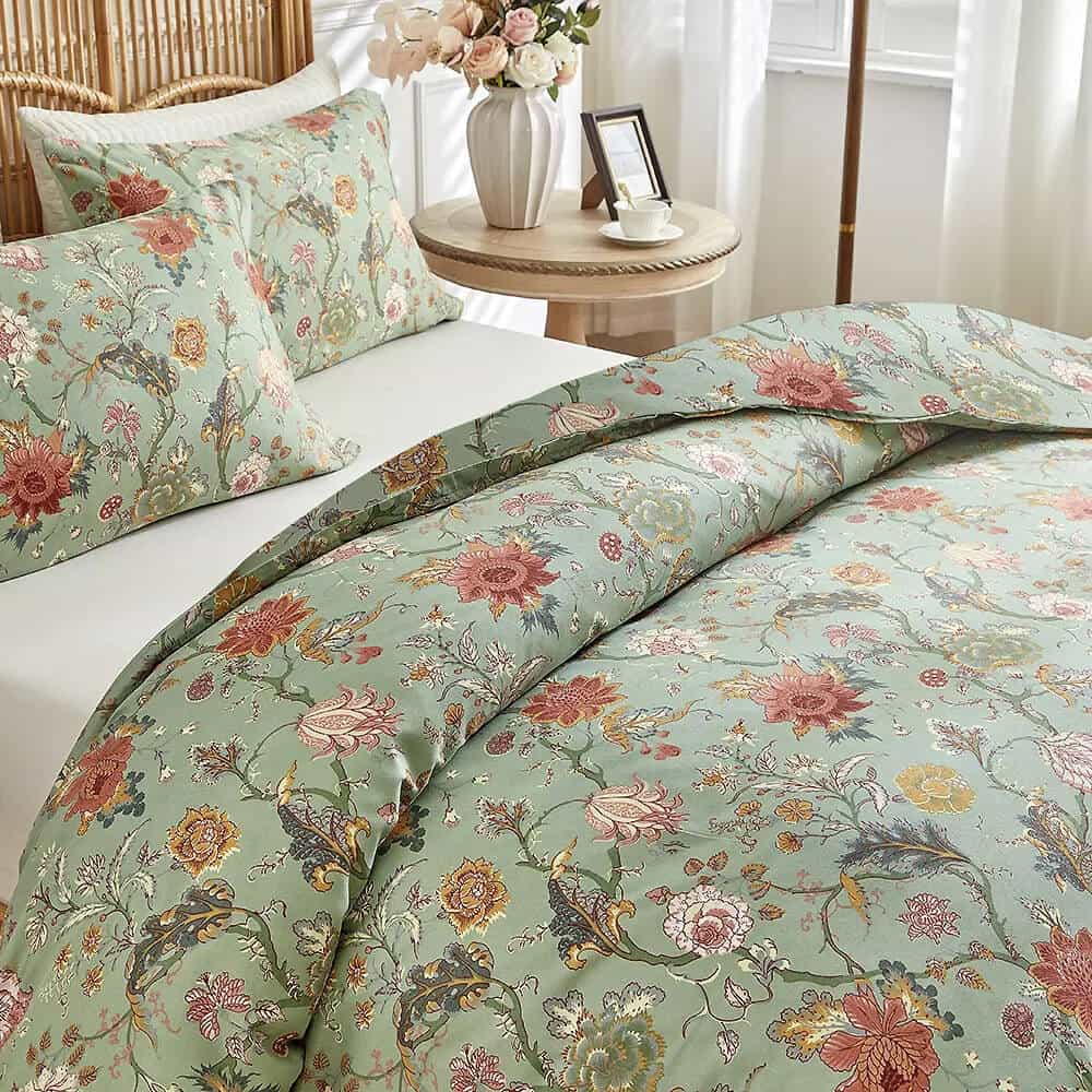 Simplistic Leaf Pattern Skin-Friendly Breathable Comforter Set with Pillowcases