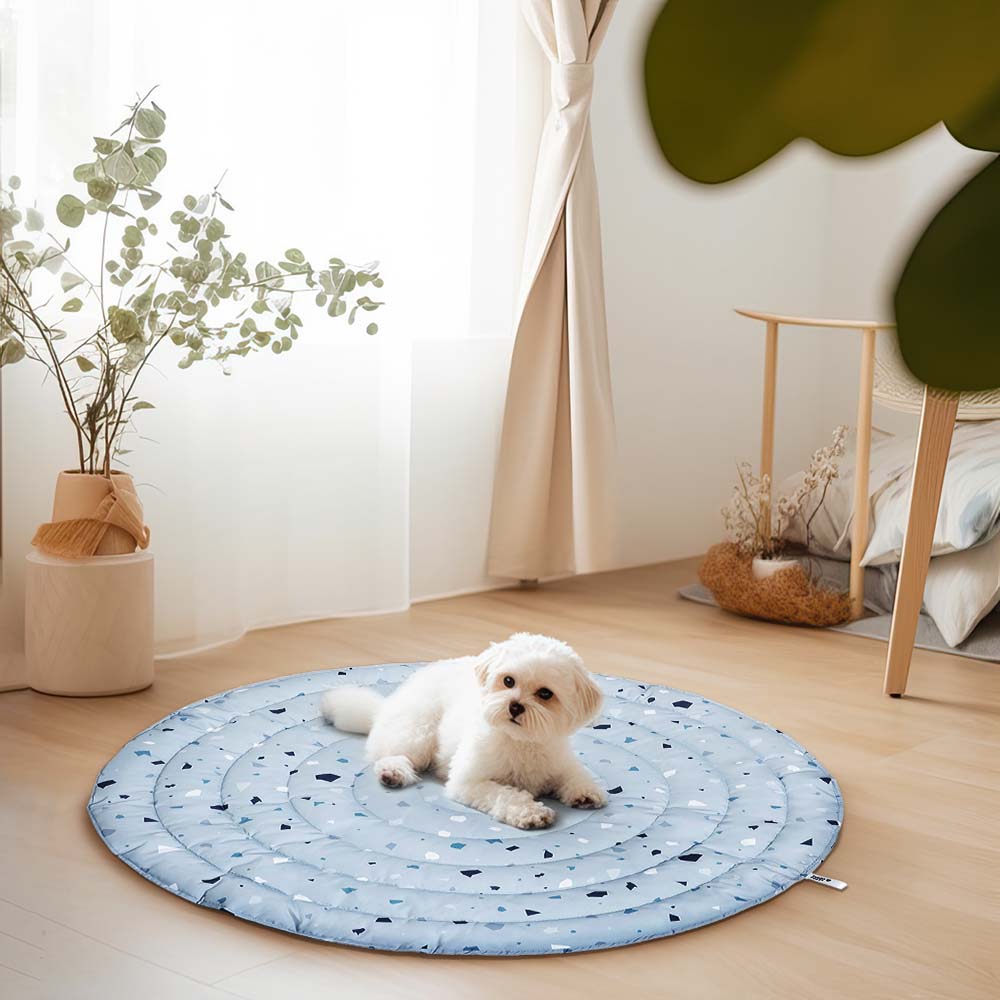 Cobertor para cachorro com estampa de terrazzo de elementos geométricos