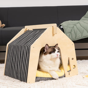 Gemütliches, gemütliches Katzenhaus aus Holz für den Innenbereich