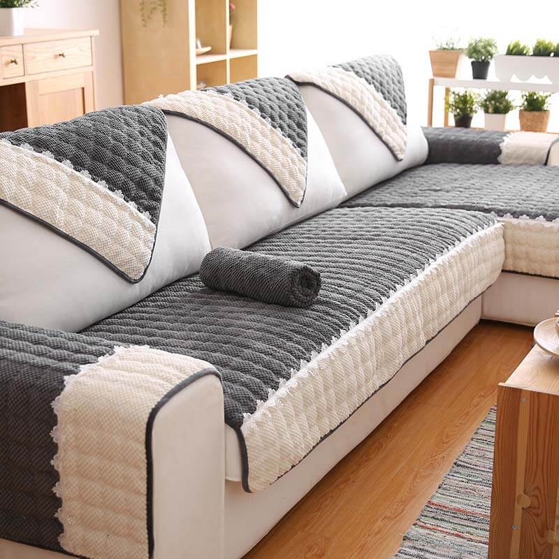 Capa de sofá antiderrapante em bloco colorido de veludo cotelê com renda