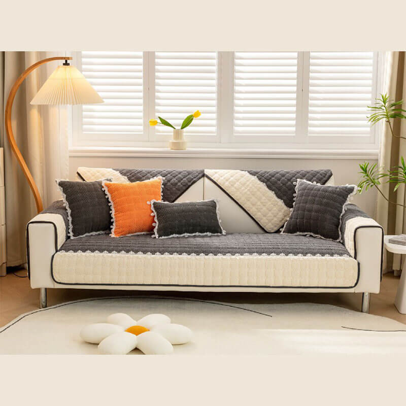 Capa de sofá antiderrapante em bloco colorido de veludo cotelê com renda