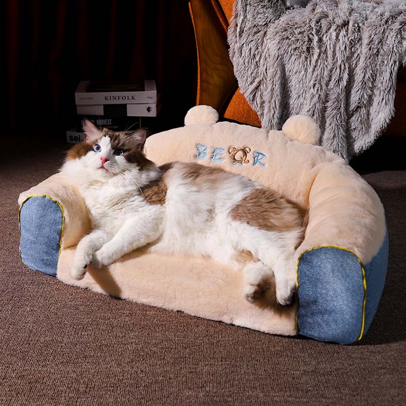 Niedliches Sofa-Katzenbett in Bärenform