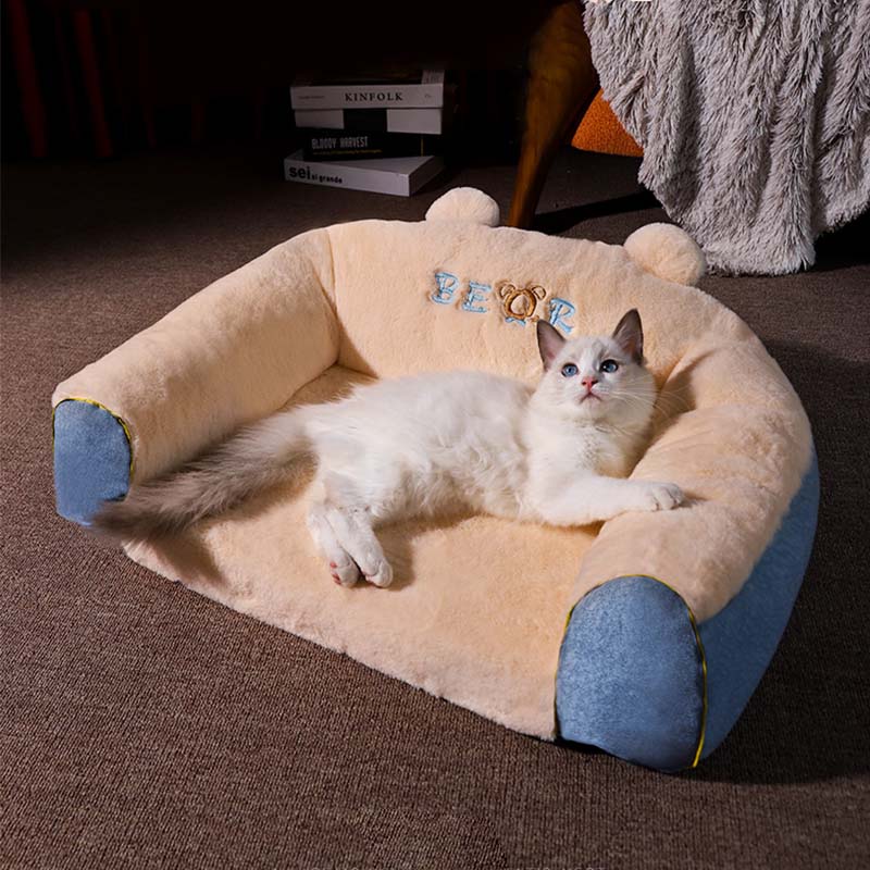 Niedliches Sofa-Katzenbett in Bärenform