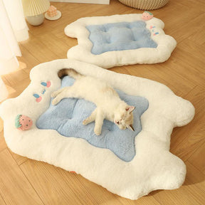 Niedliches pelziges Kissenbett für Katzen und Hunde
