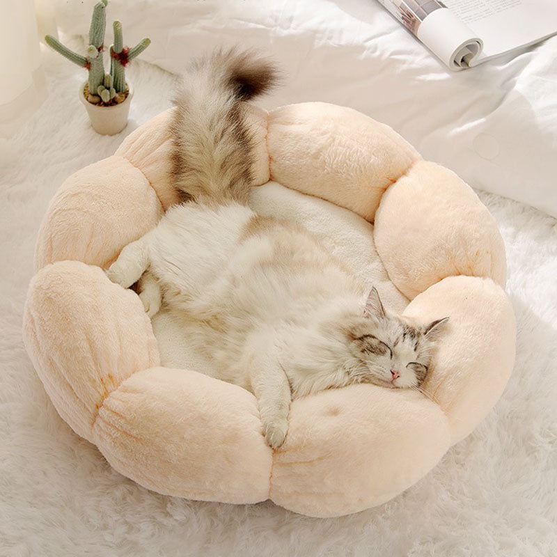 Tief schlafendes Katzenbett in Blumenform