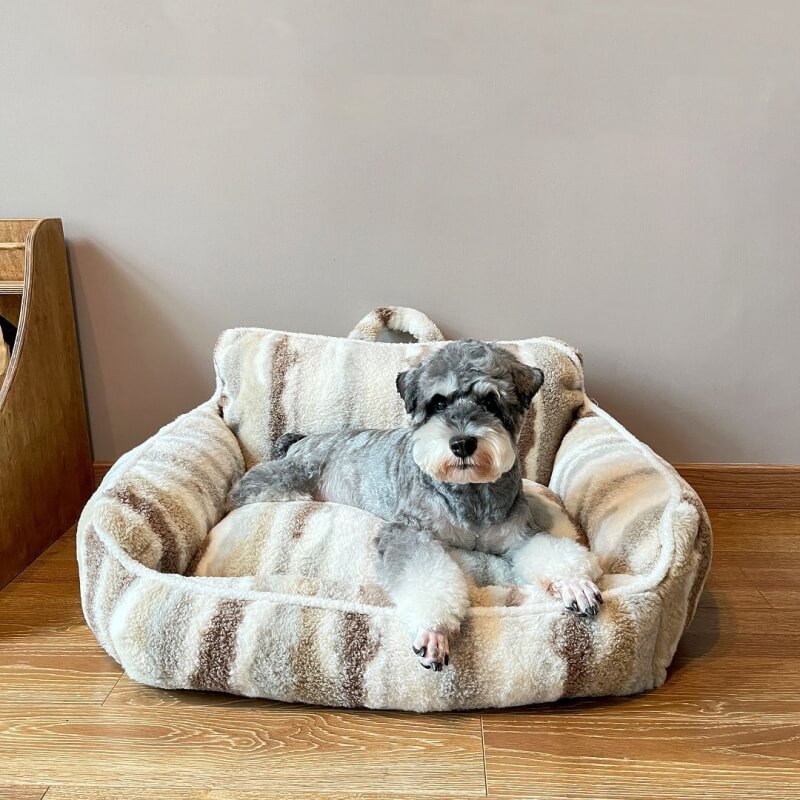 Luxuriöses Hunde- und Katzenschlafsofa aus Lammwolle mit Zebramuster