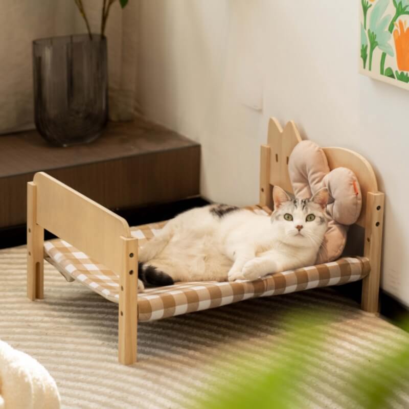 Stapelbares lustiges Katzenbett aus Holz