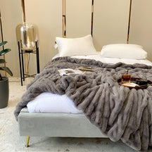 Super Soft Faux Fur & Velvet Luxury Pet Throw Blanket Human Blanket