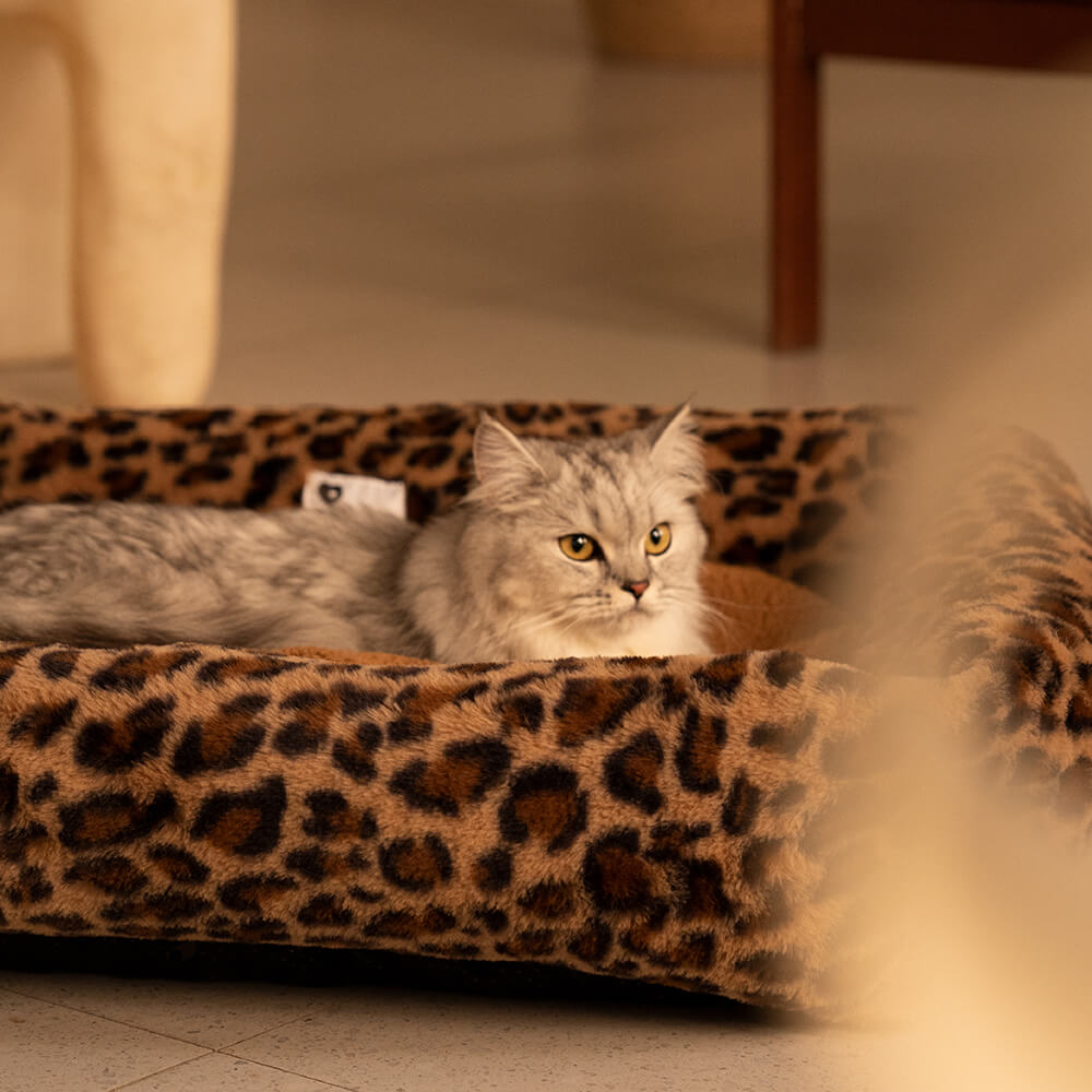 Lit pour chien imprimé léopard en cuir de vachette Wildlife Series